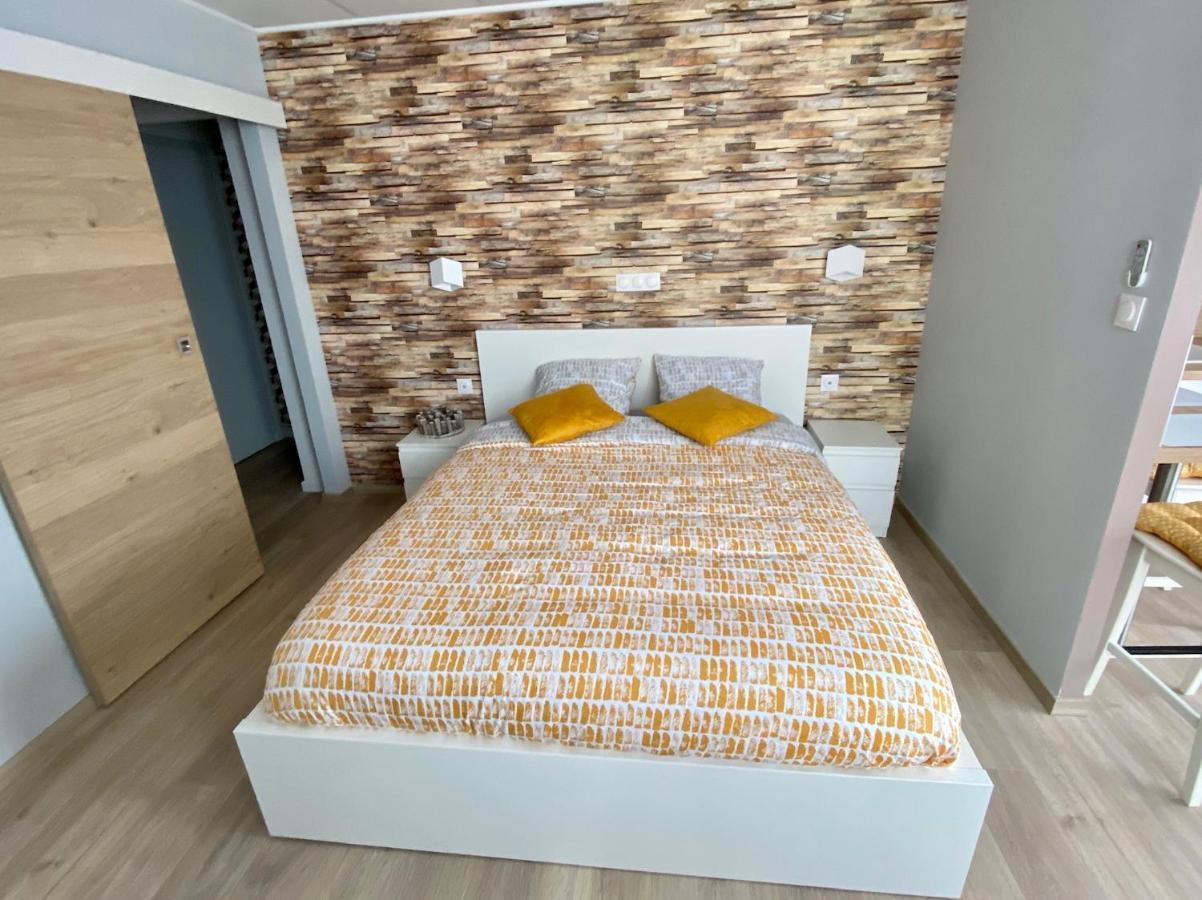 Logements Equipes A Onnaing Avec Espace Balneo En Option Proche Toyota, Autoroute Et Valenciennes 외부 사진